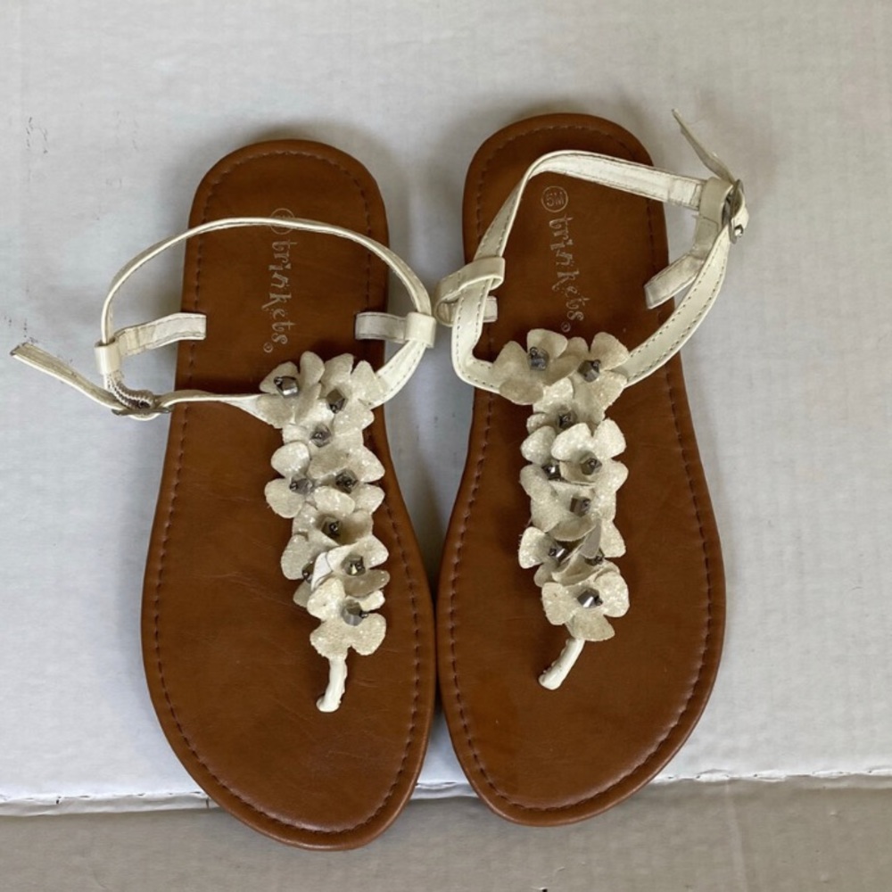 Trinkets Brand Sandals Women Size 5M in  Ivory with Flowers/Jewels